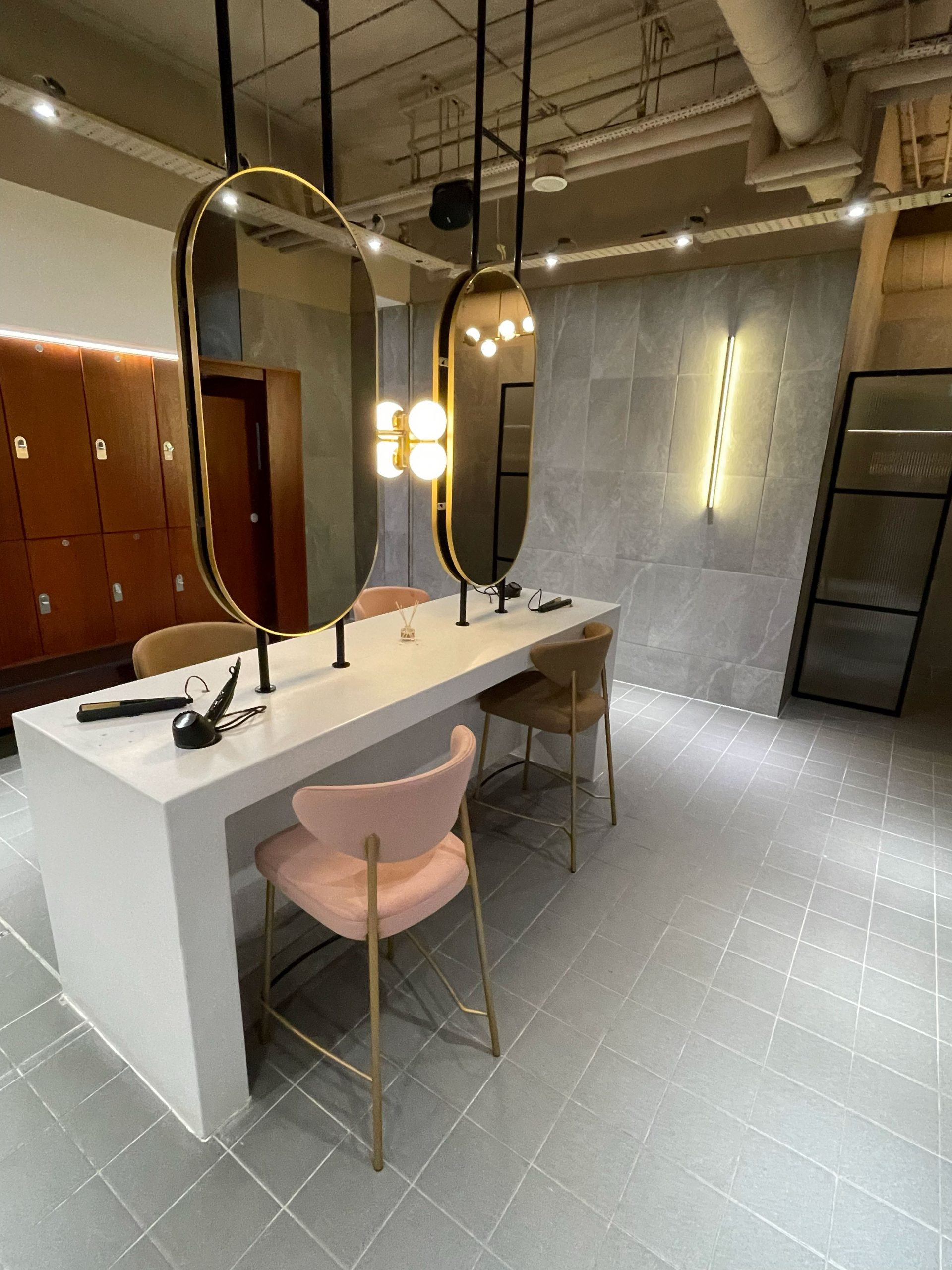 lifesyle-fitness-lightwater-changing-rooms-mirrors lifesyle-fitness-lightwater-changing-rooms-mirrors