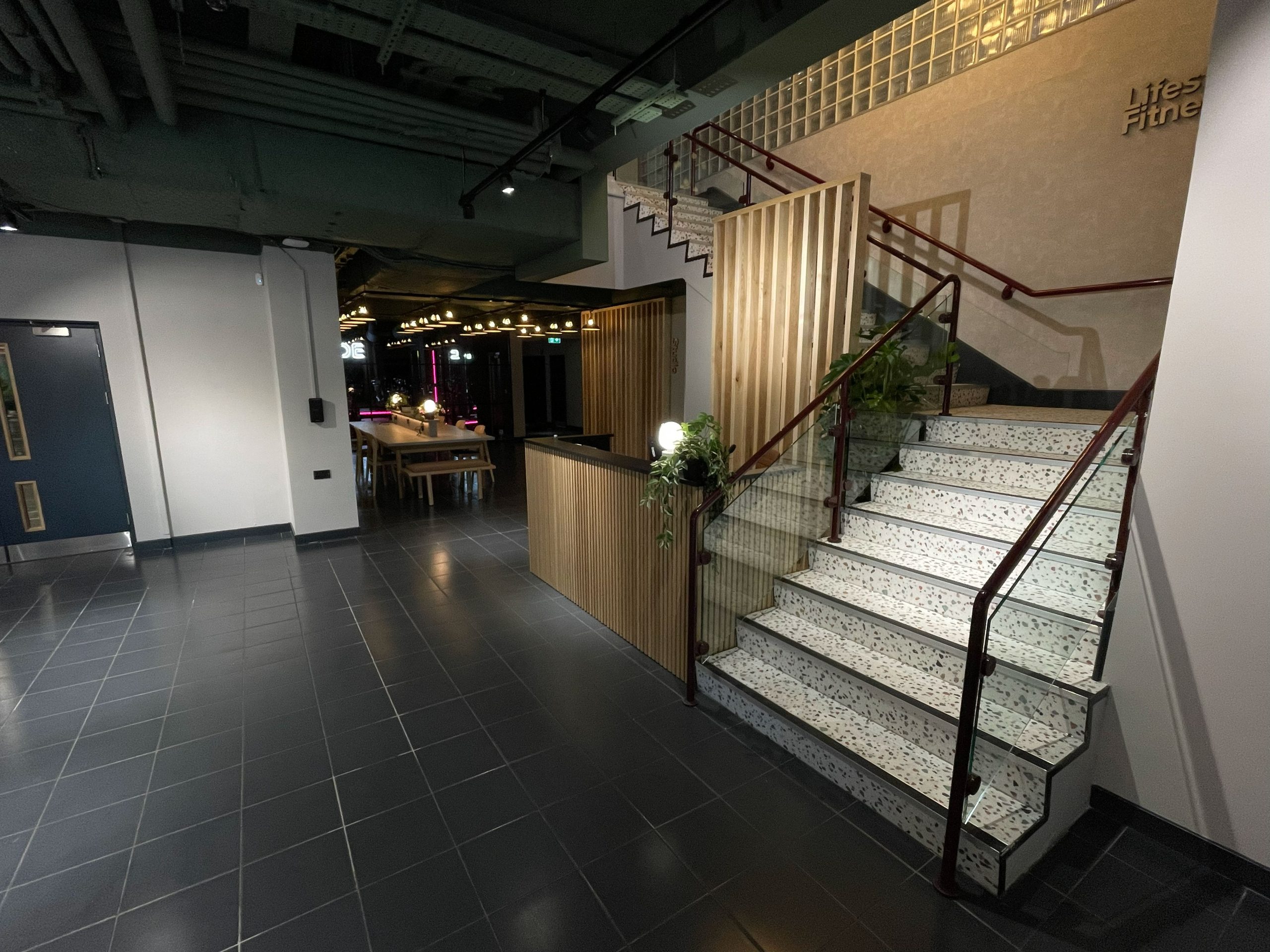 lifesyle-fitness-lightwater-feature-staircase-reception-desk lifesyle-fitness-lightwater-feature-staircase-reception-desk