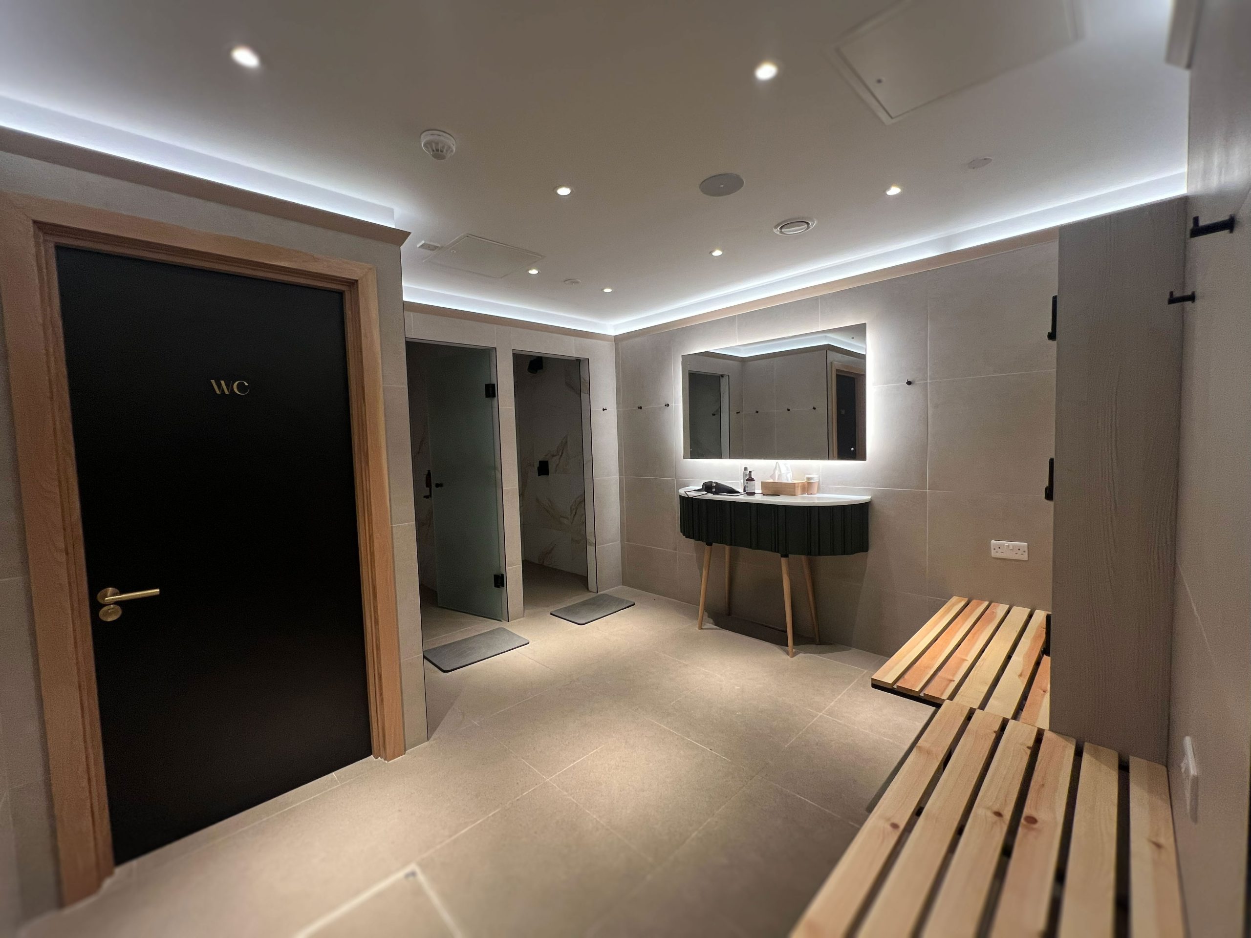 thefit_partnership_esher_gym_changing