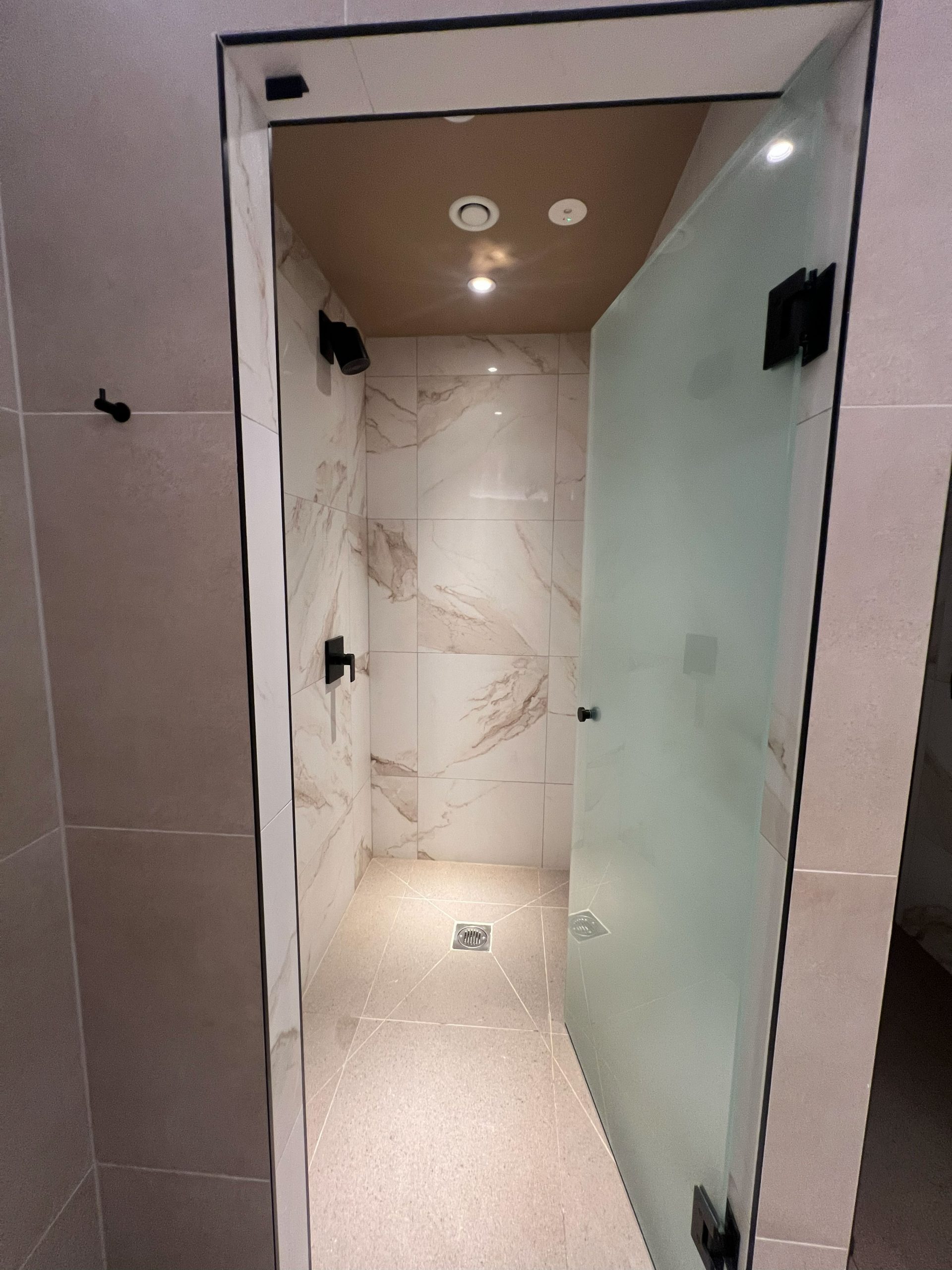 thefit_partnership_esher_gym_shower