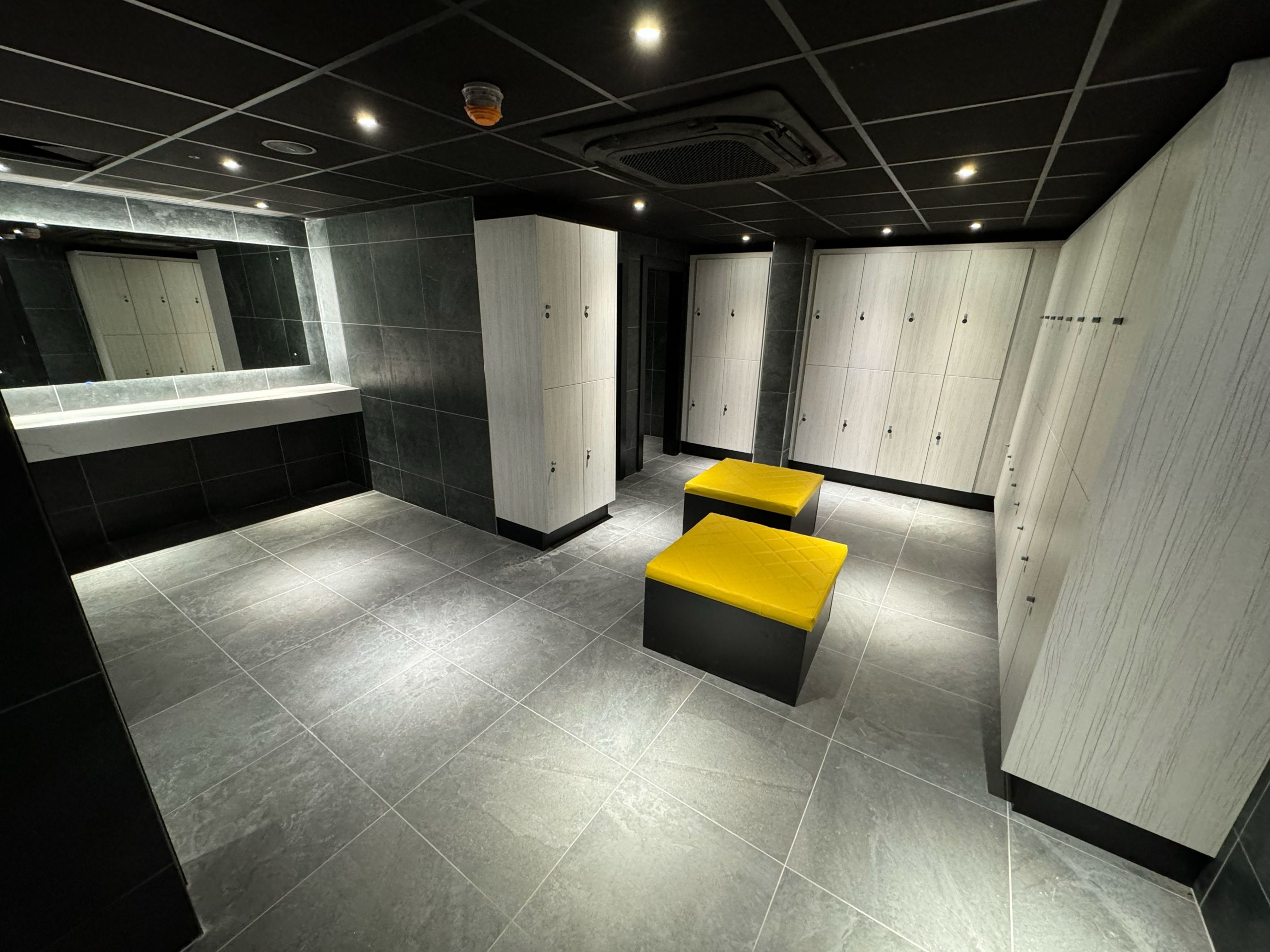 big_box_huddersfield_male_changing_lockers big_box_huddersfield_male_changing_lockers