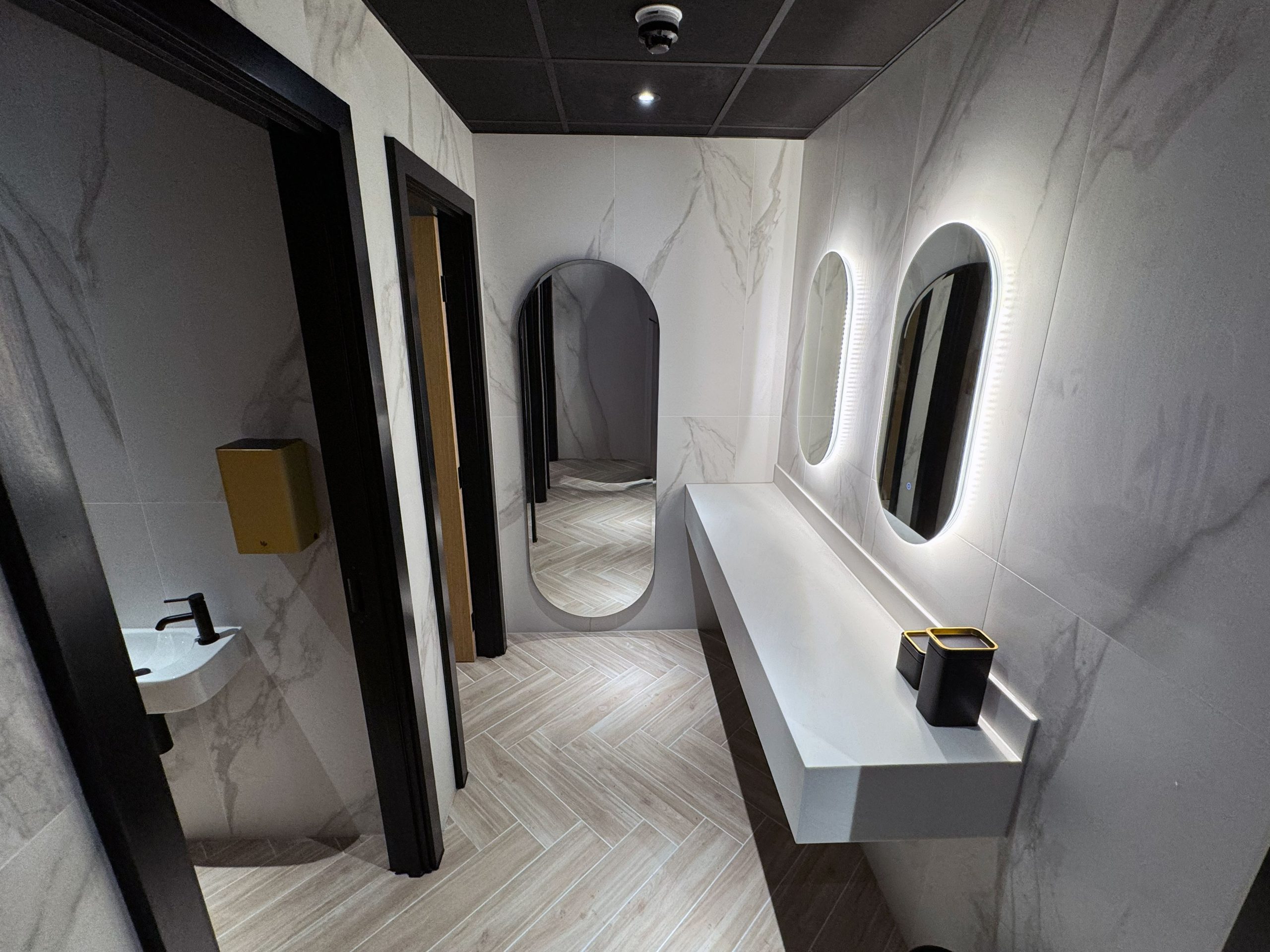 jd-head-office-bathroom