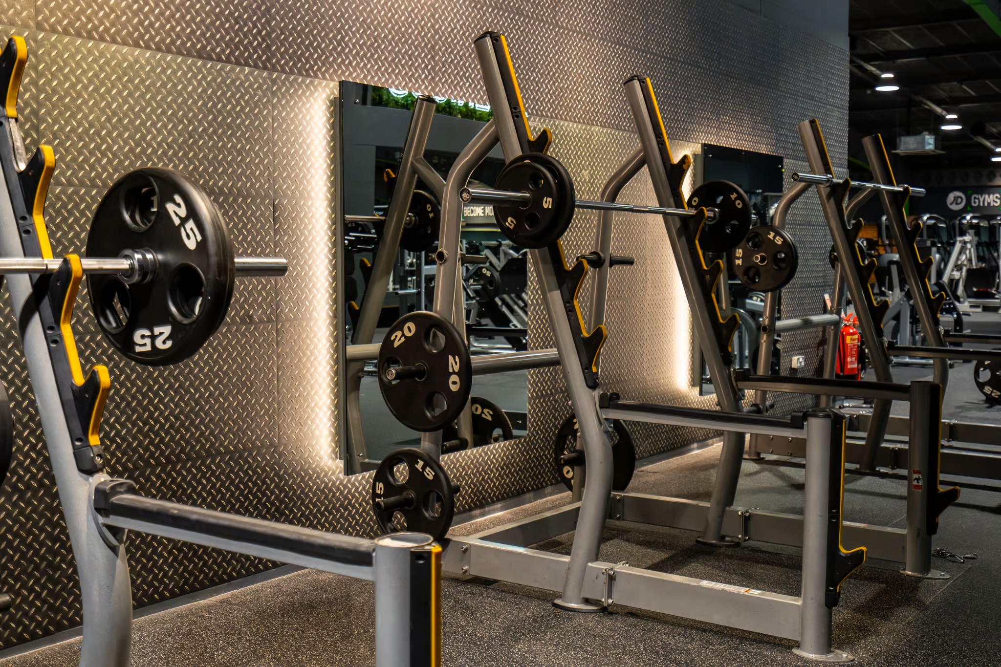 jd-gyms-batley-half-racks-halo-mirror