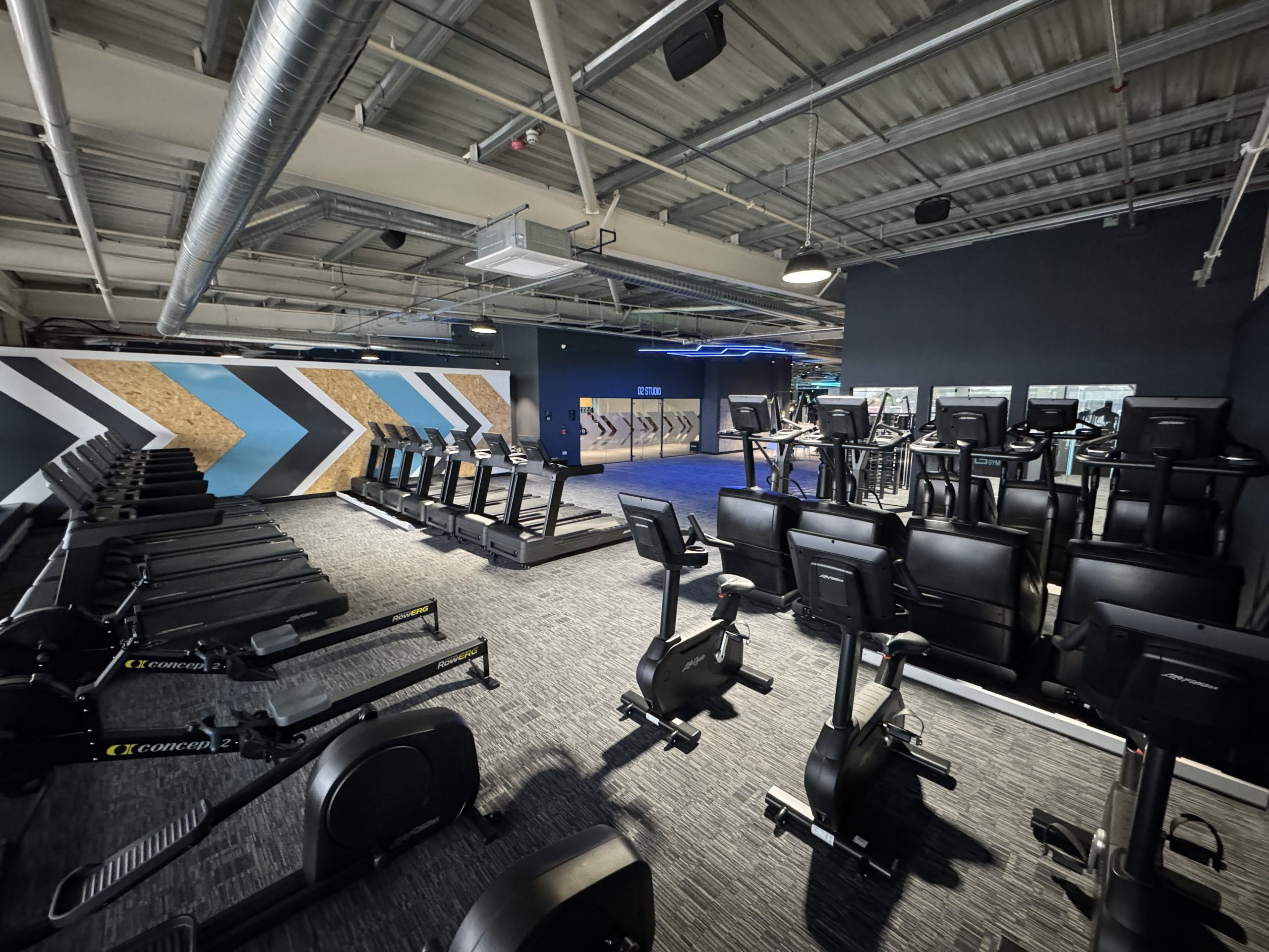nrg-gym-glasgow-cardio-area-feature-chevron-wall nrg-gym-glasgow-cardio-area-feature-chevron-wall